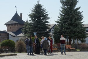 Святогорський Зимненський монастир, Зимне
